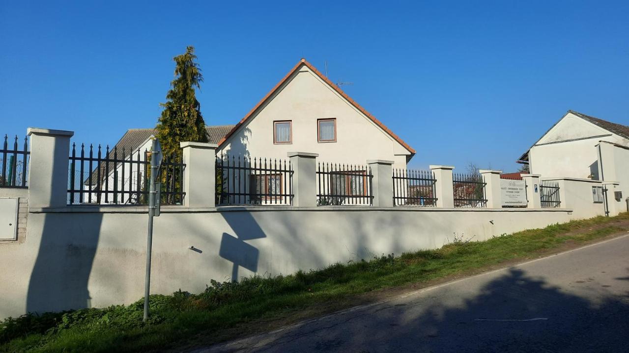Podkroví v Jihočeském Statku Nemejice Esterno foto