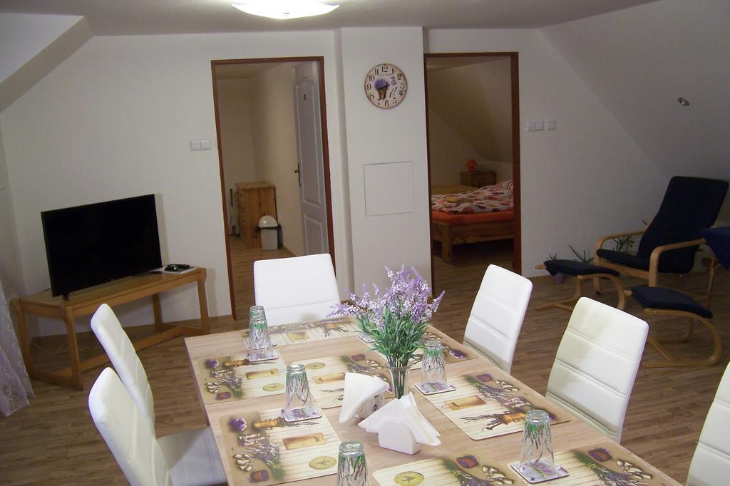 Podkroví v Jihočeském Statku Nemejice Esterno foto